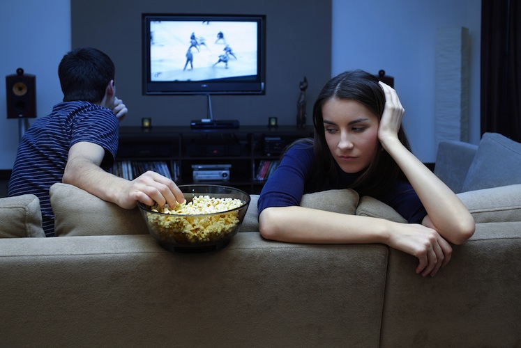 couple-watching-tv